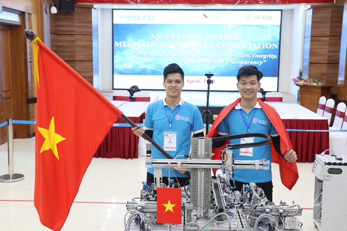 Compétition en ligne de compétences en mécatronique Asie-Pacifique Le Vietnam remporte une médaille d’or